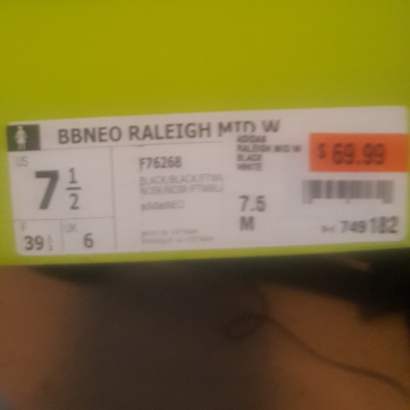 Adidas shoes - Picture 2 of 4